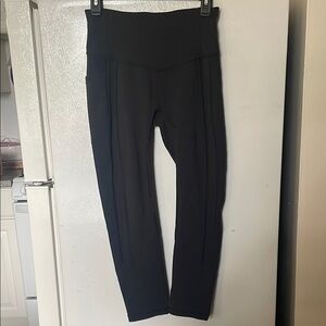 Lululemon Size 6 Black High-Waisted Leggings Pockets